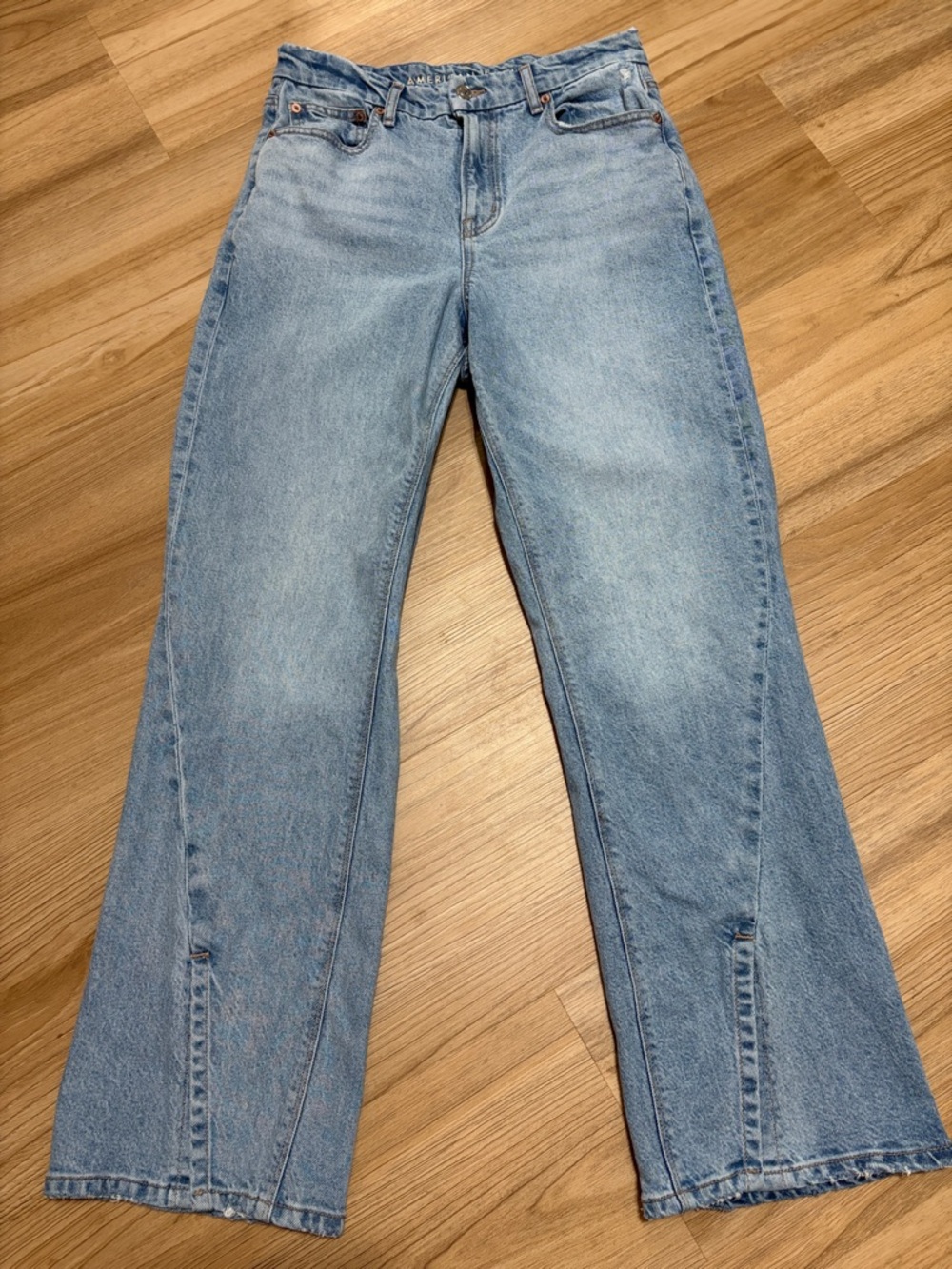 American Eagle Outfitters women’s jeans size 8 Light wash denim kick flare